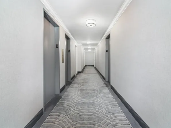 118 East 60th Street image 8 of 12