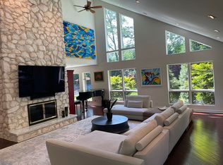 138 Round Swamp Rd, Huntington, NY 11743