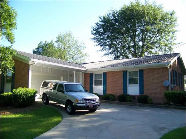 161 S 8th St, Cochran, GA 31014
