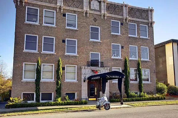 The James Apartments — Photo 1