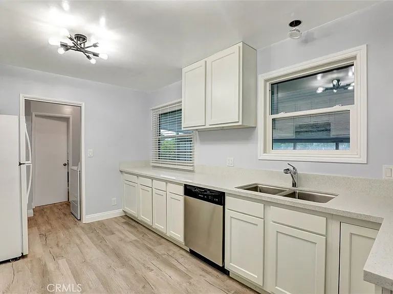 13002 Olympia Way — Photo 11