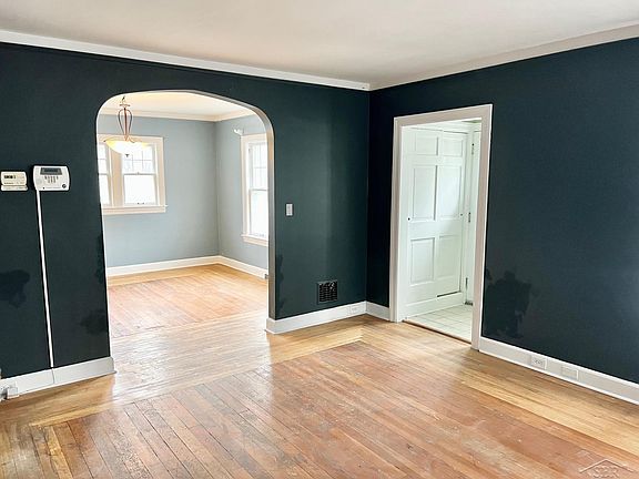 4th image of 2119 Avon St