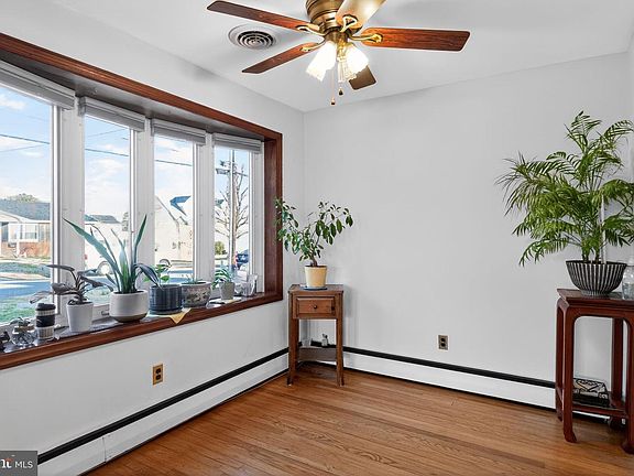 4th image of 219 Chelsea Rd