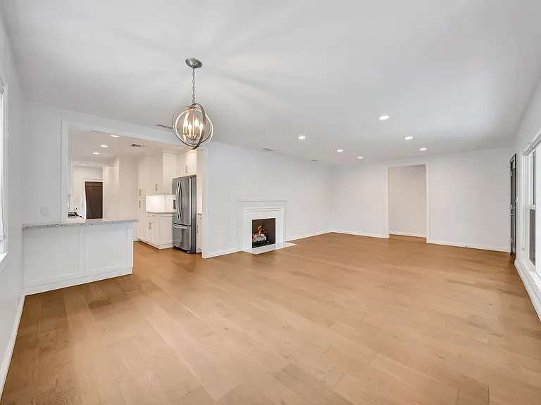 4833 Longridge Ave #1 — Photo 8