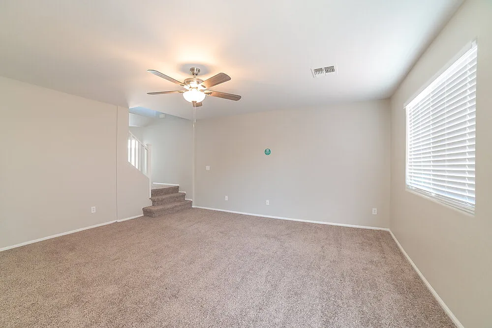 3 bed, 2.5 bath, 2191 sqft, $1,905 — Photo 4