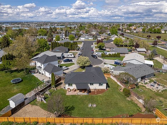 3rd image of 2231 S Claremont Court