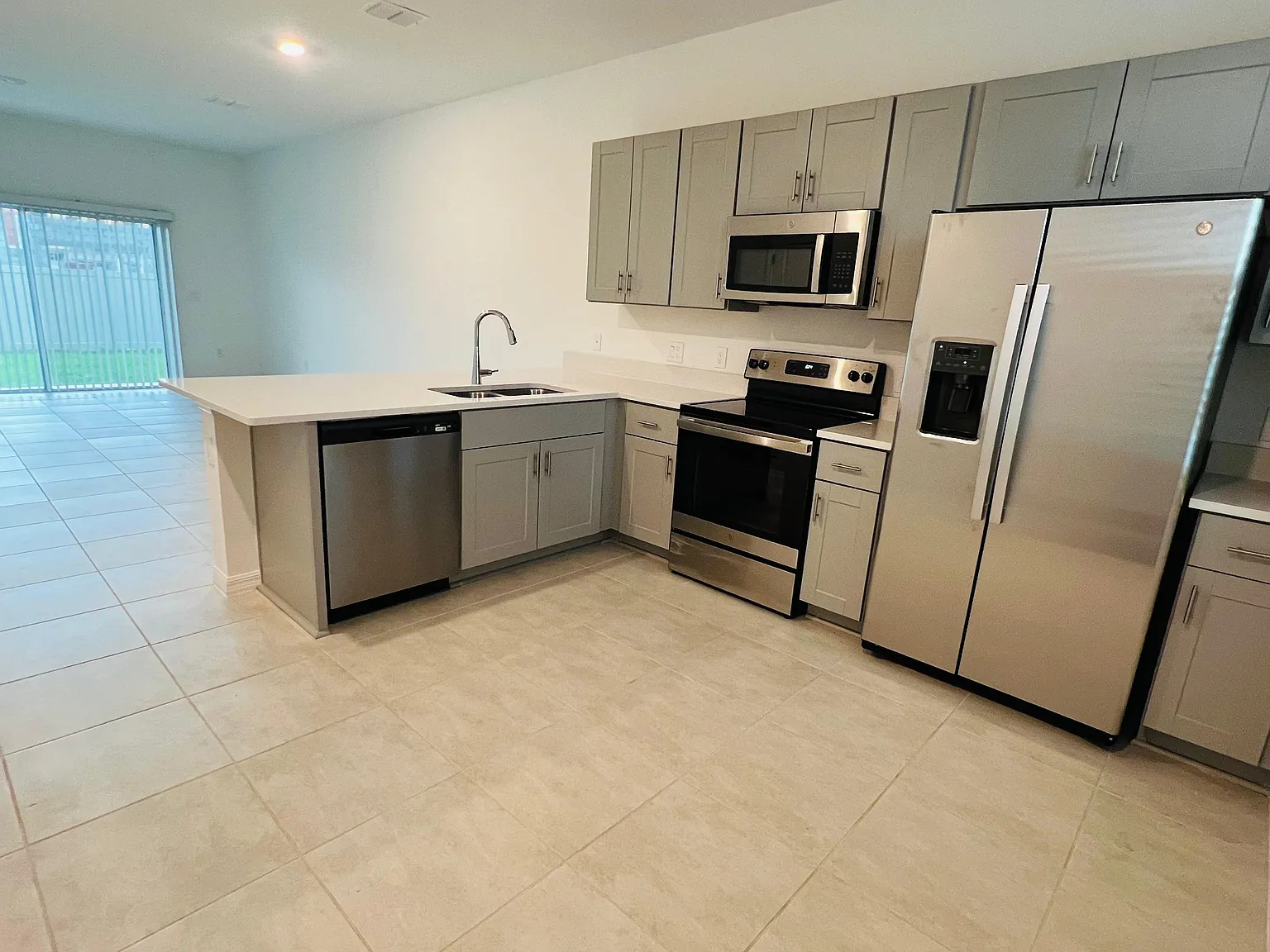 2 bed, 2.5 bath, 1187 sqft, $1,800 — Photo 2