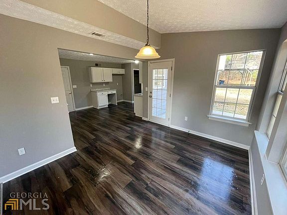 4th image of 2162 Anconia Cir