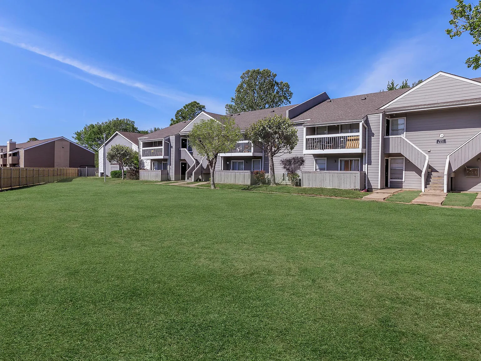 Huntington Hollow Apartments — Photo 4