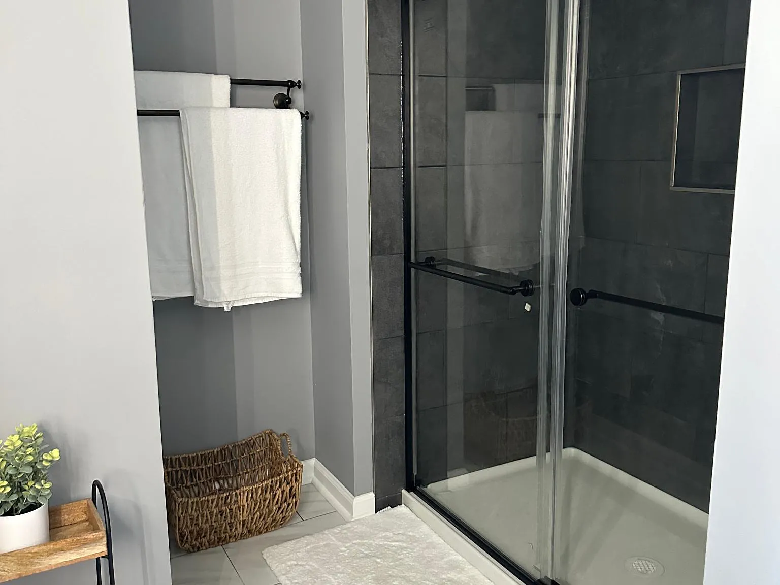 24 Avebury Ct — Photo 1