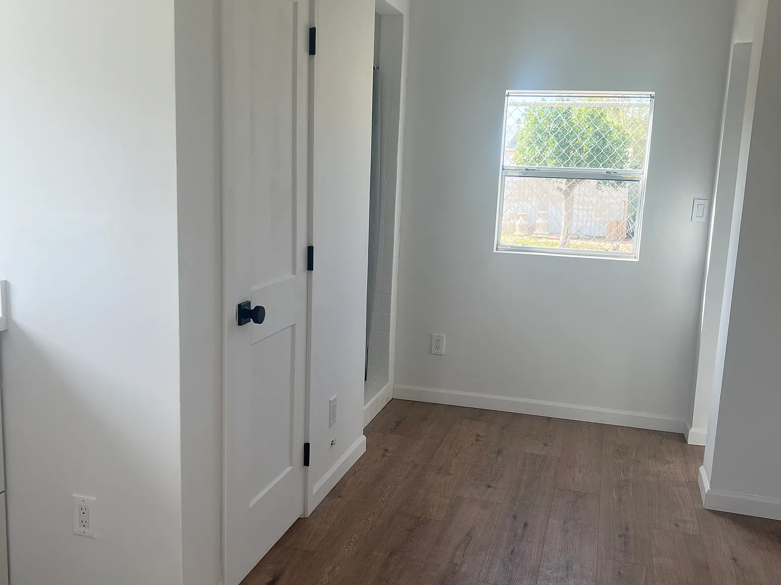 Studio, 744 sqft, $1,100 — Photo 2