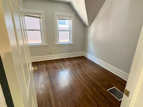 4th image of 240 Marengo Ave #2