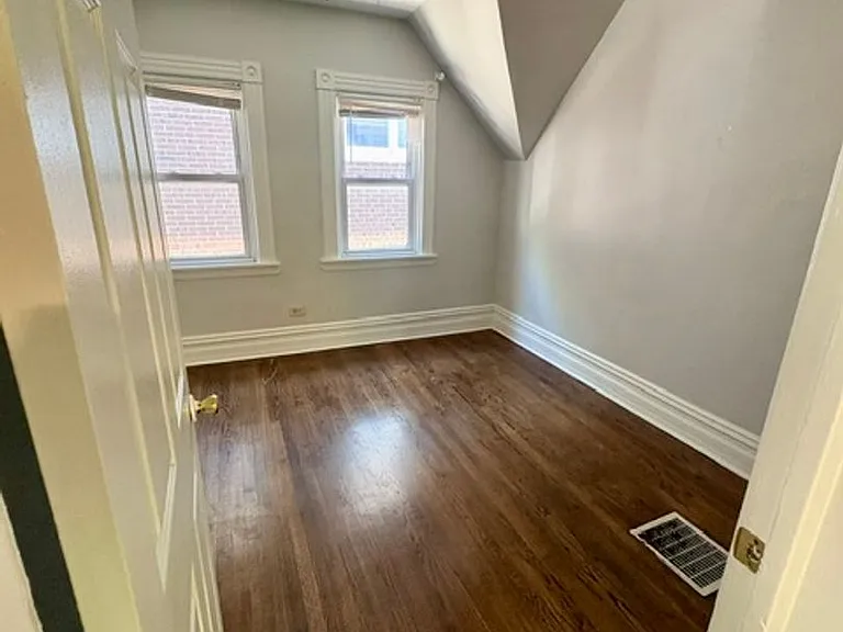 240 Marengo Avenue — Photo 4