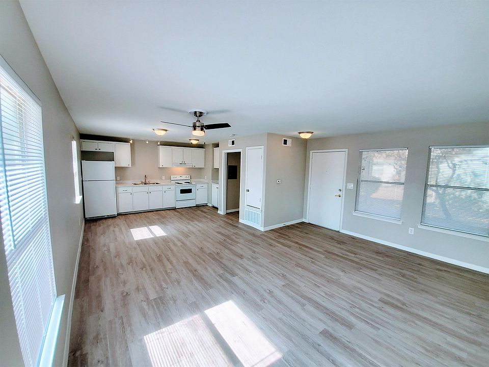 Living Room / Kitchen