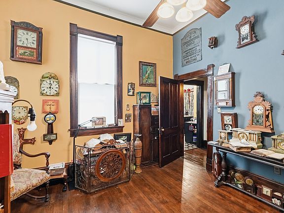 36th image of 1823 S Broadway St