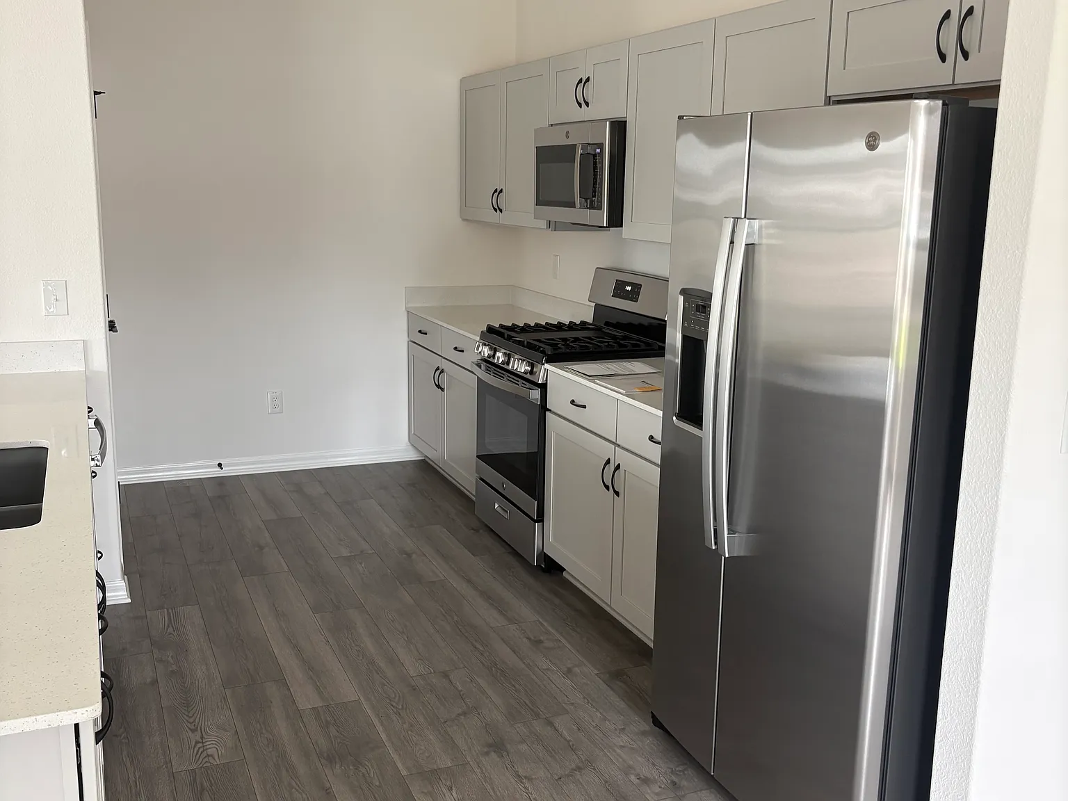 3 bed, 1400 sqft, $2,400 — Photo 2