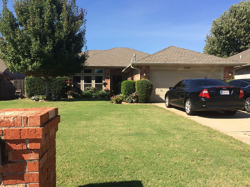 1st image of 1233 Edinburg Dr