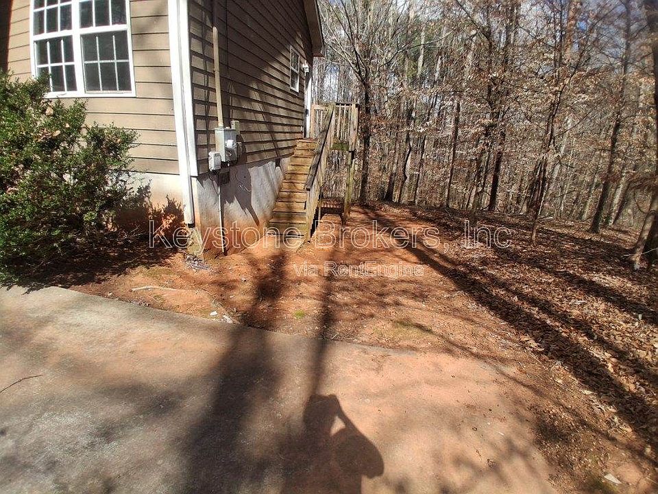 2nd image of 109 Taunton Rd