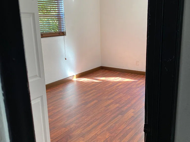 1020 NE 146th St — Photo 7