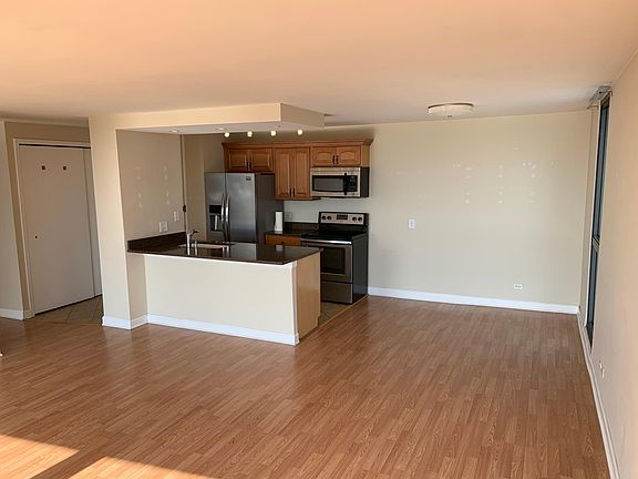 3rd image of 1540 Lasalle St #10