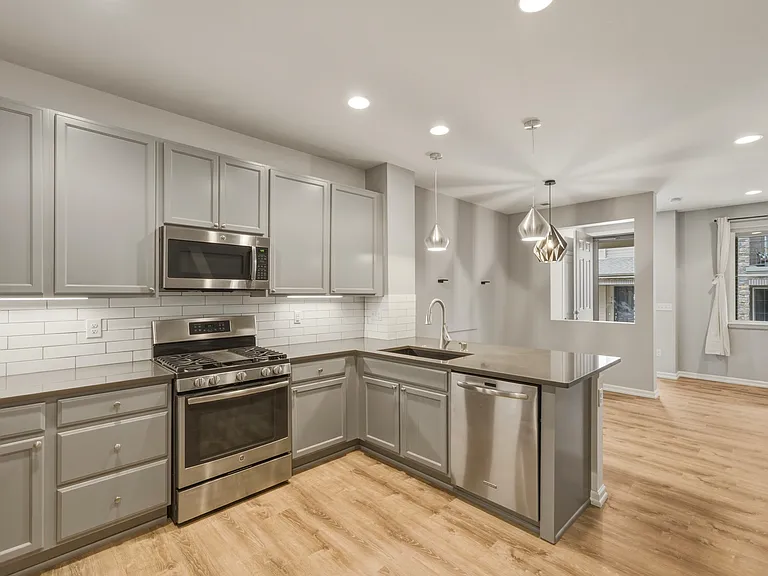 562 E Dry Creek Pl — Photo 5