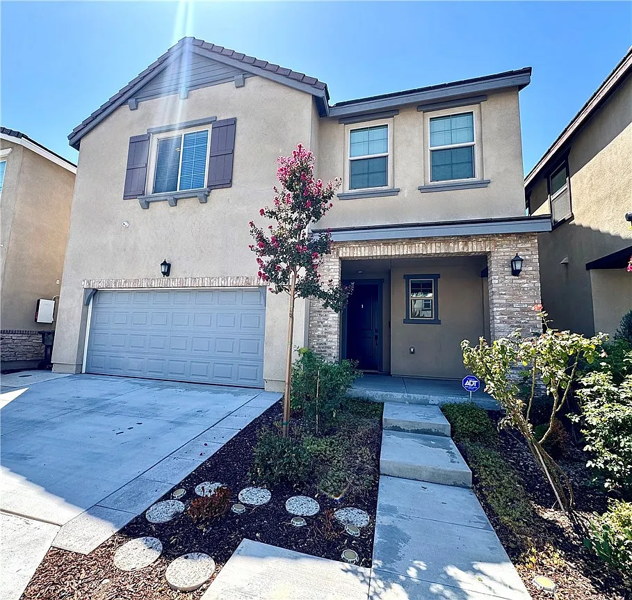 5 bed, 4.5 bath, 2735 sqft, $5,400 — Photo 2