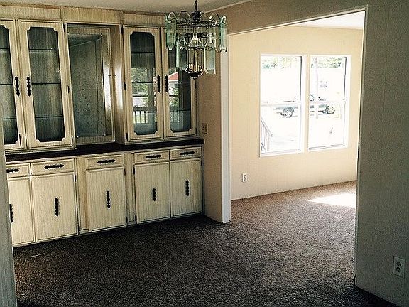 5th image of 20 Bridgette Blvd