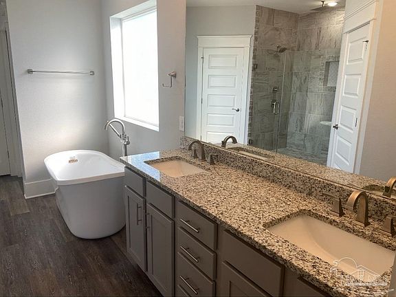 4th image of 7216 Bayshore Dr