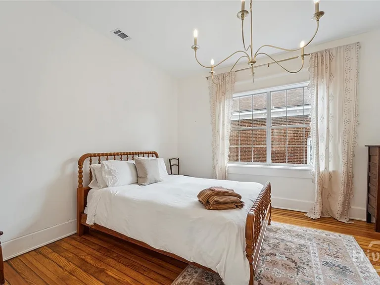 211 W 40th St #B — Photo 19