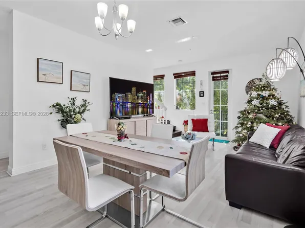 14749 SW 9th St, Pembroke Pines, FL