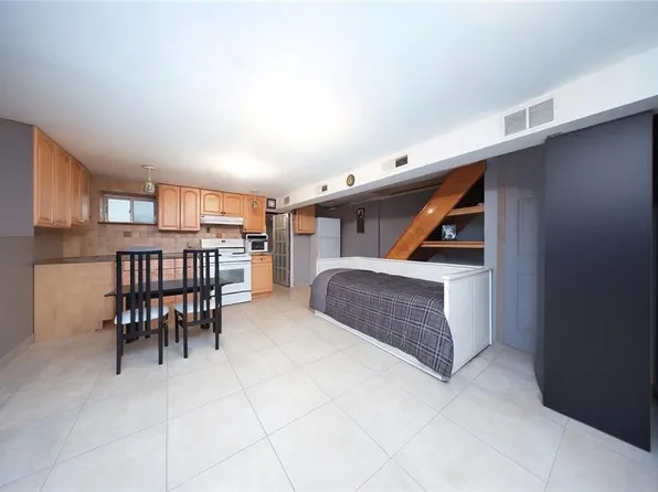 127 Bay 23rd Street image 22 of 31