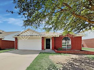 2720 Briscoe Dr, Fort Worth, TX 76108