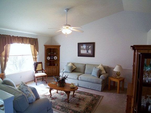 4th image of 58 Somerset Dr