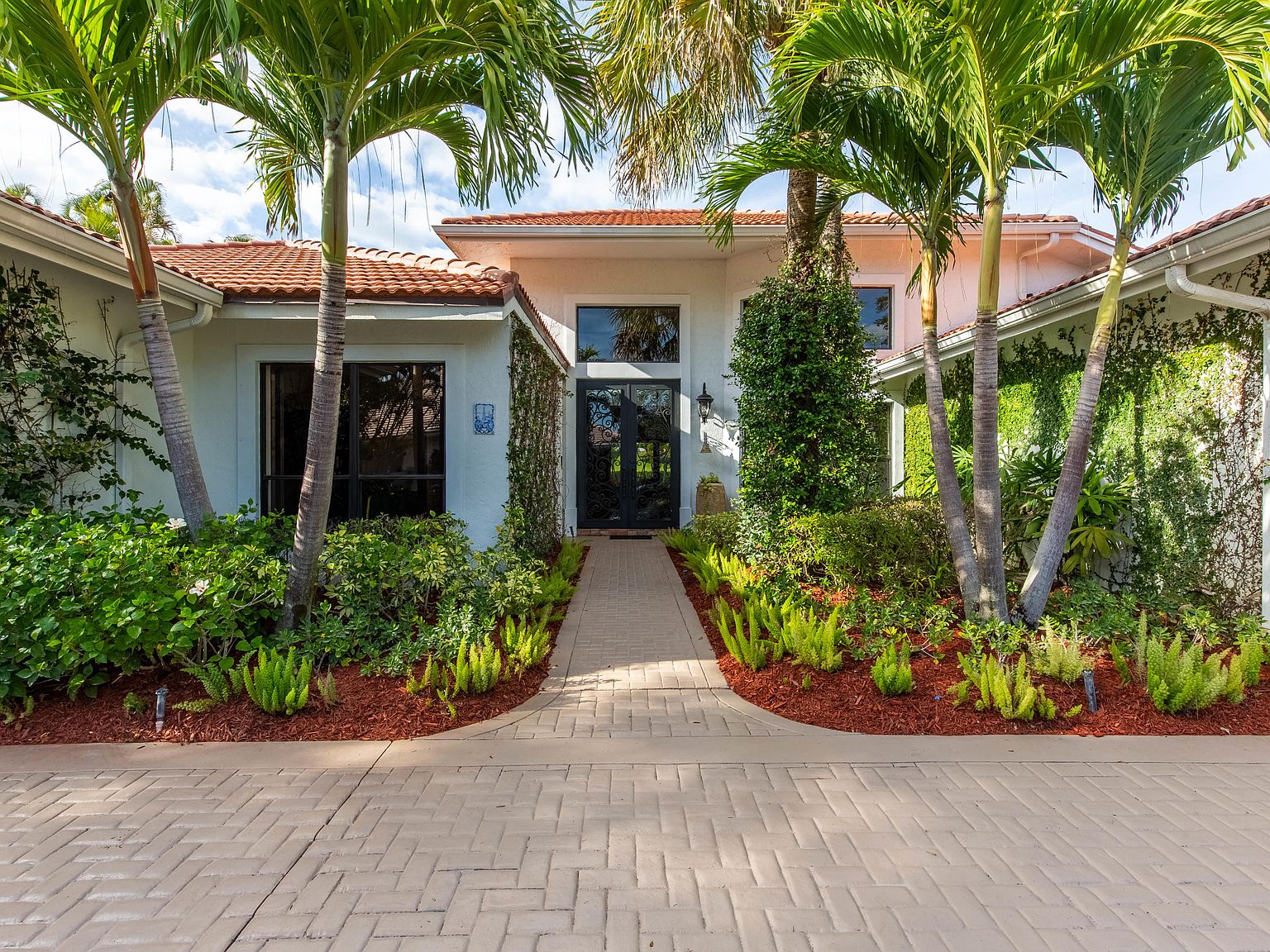 12124 Longwood Green Dr