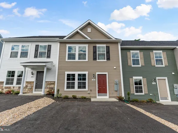 200 Gentle Breeze Dr, Bunker Hill, WV 25413