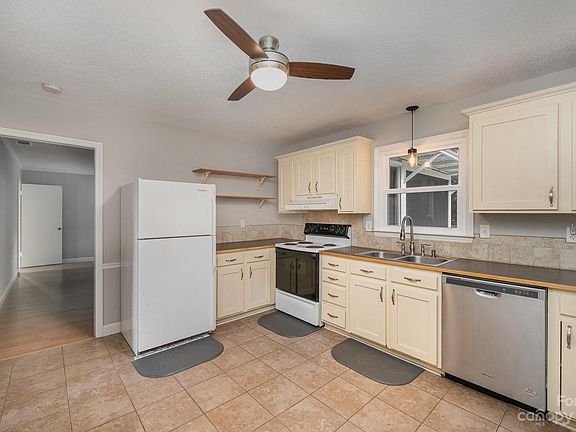 3rd image of 112 Squire Ct