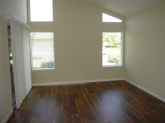 2nd image of 1044 Eagle Ln
