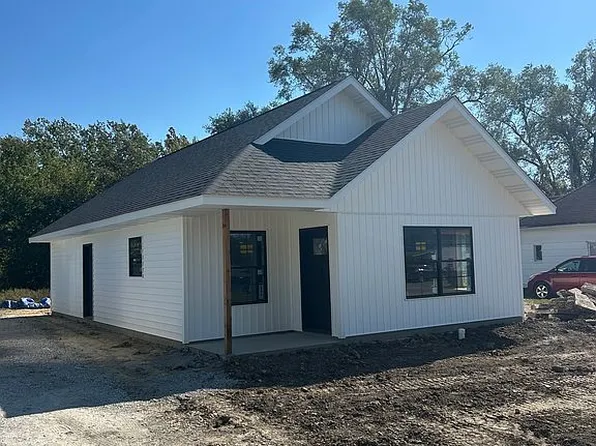 522 S 3rd St, Albia, IA 52531