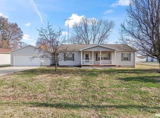 420 S 7th St, Girard, IL 62640