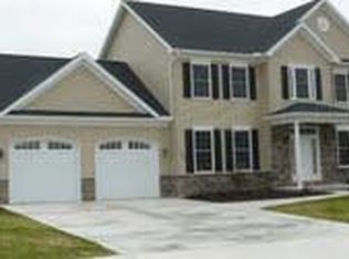 297 Pine Creek Dr, Carlisle, PA 17013