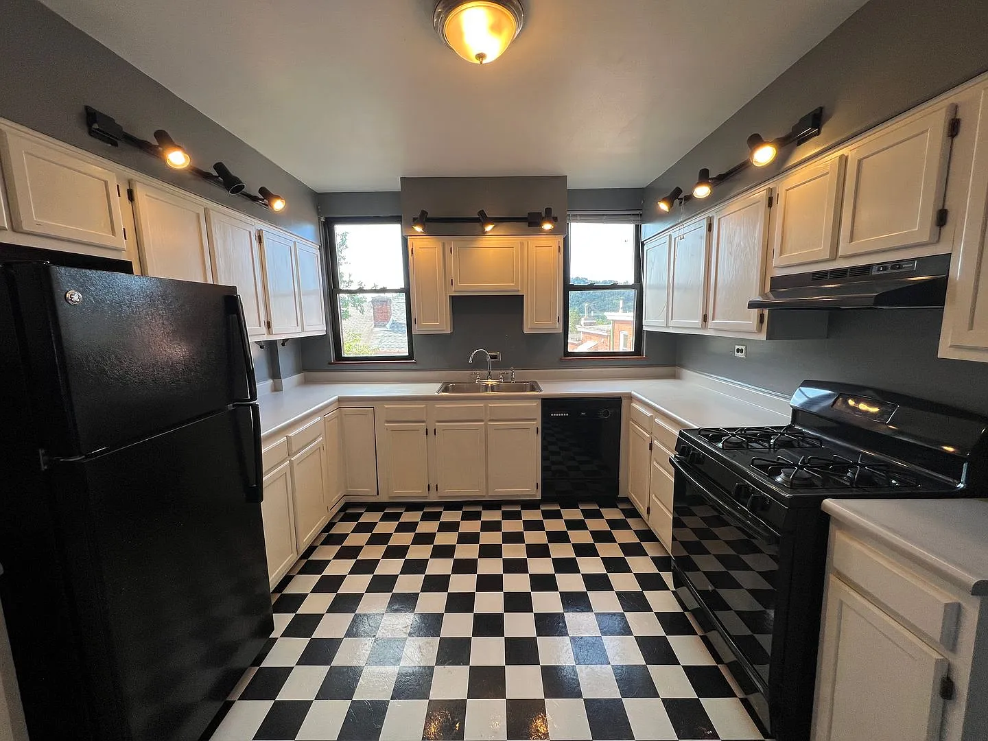 Lawrenceville - 2 BR Single Family Home, 1 1/2 bath! — Photo 1