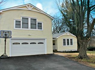 6925 Willow St, Falls church, VA 22046