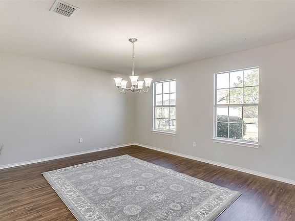 5th image of 222 Hilltop Dr