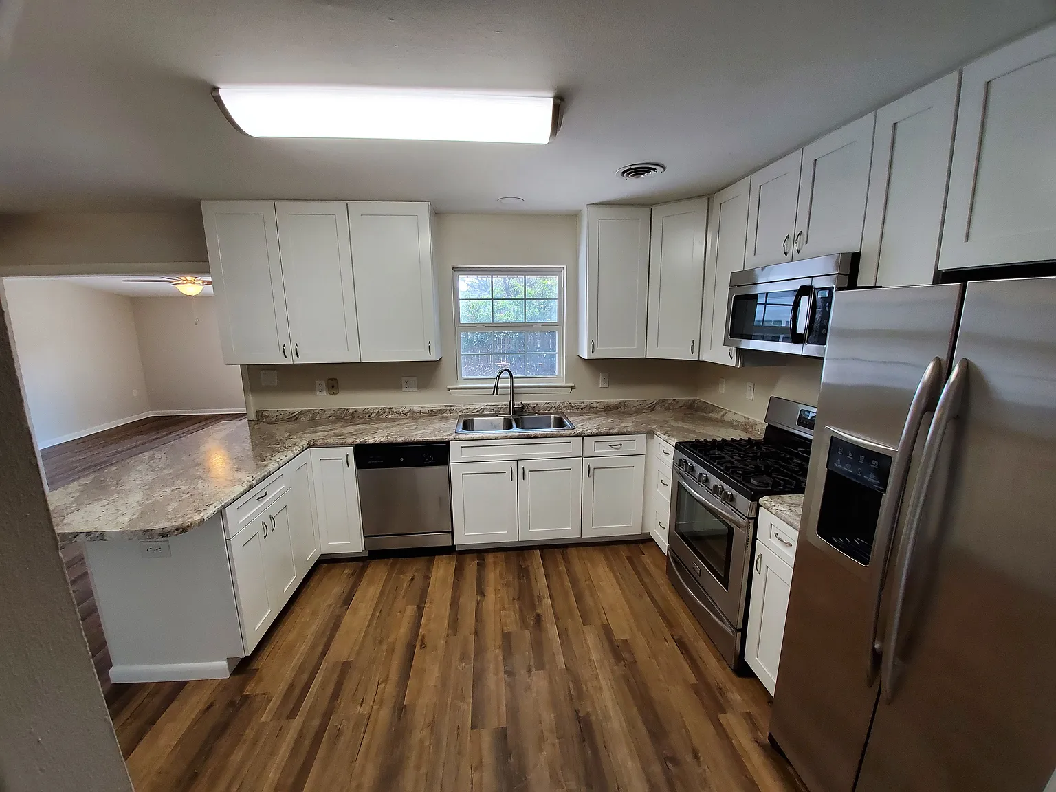 3 bed, 1.5 bath, 1506 sqft, $1,975 — Photo 3