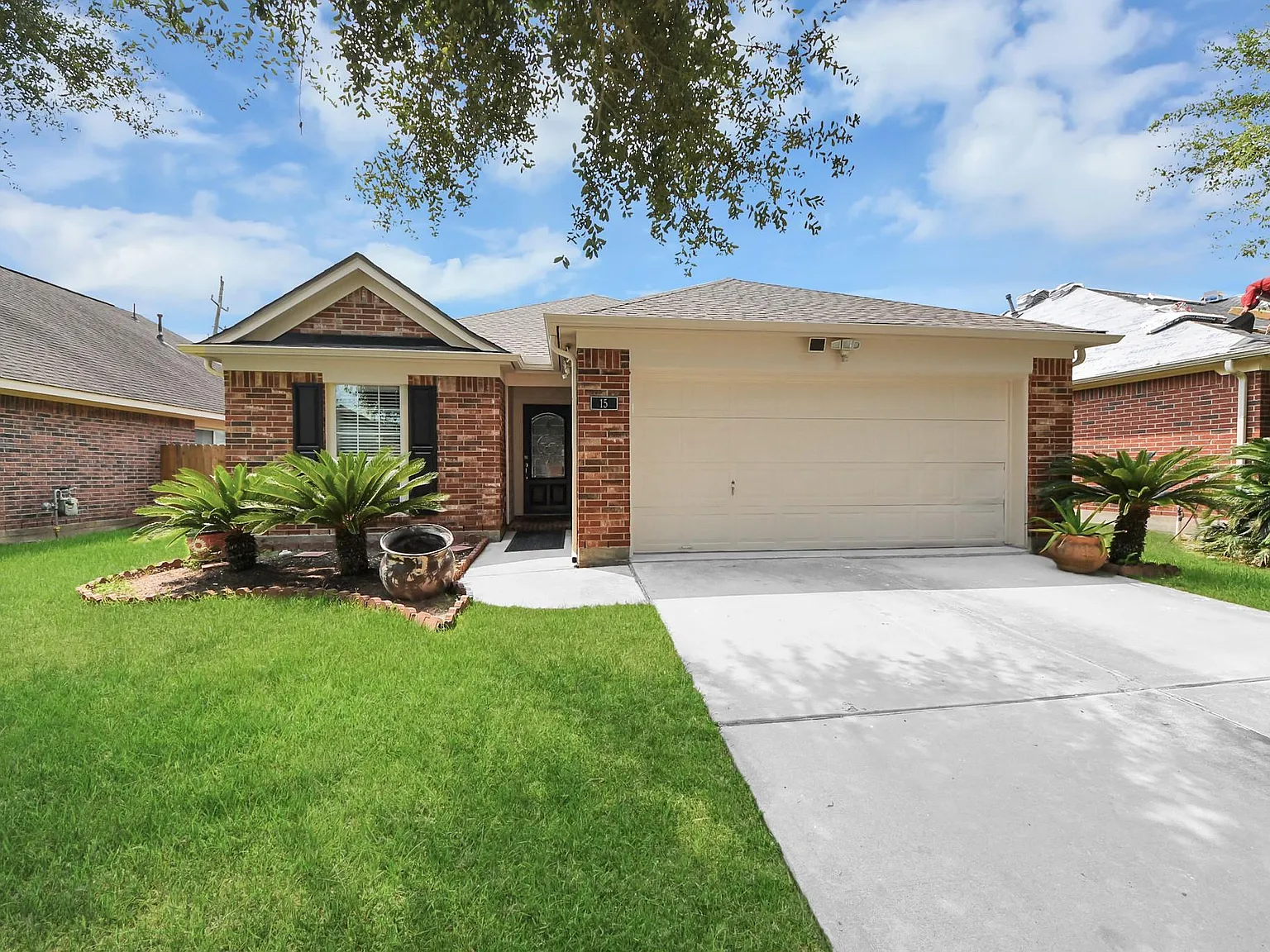 4 bed, 2.0 bath, 1923 sqft, $2,500 — Photo 1
