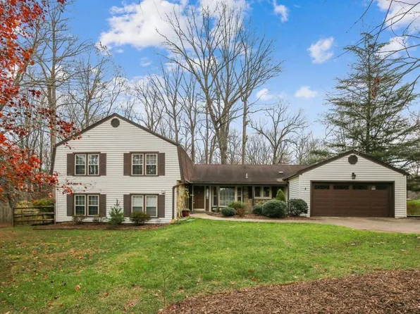 9810 Fosbak Dr, Vienna, VA 22182