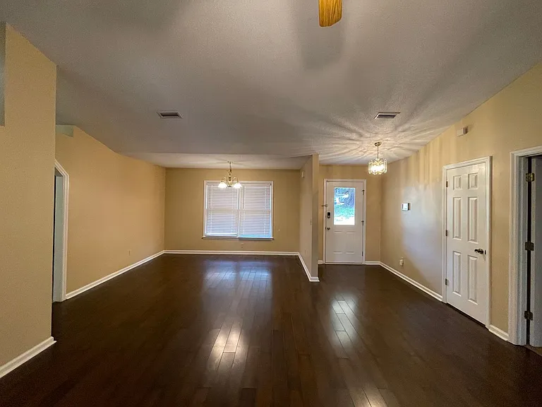 2804 Partridge Ln — Photo 4
