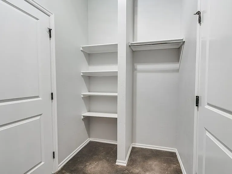 935 Coles Creek Ln #935 — Photo 3