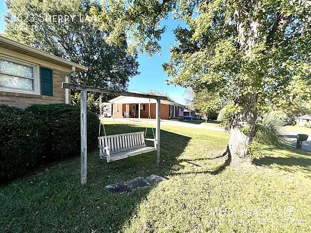 2623 Sherry Ln — Photo 2