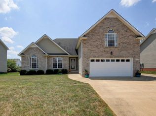 1172 Meadow Knoll Ln, Clarksville, TN 37040